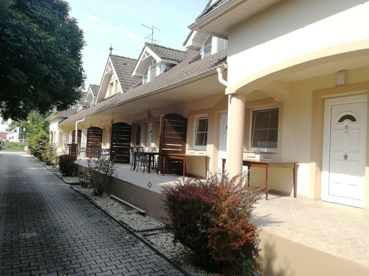 Ovar Apartman Мошонмадьяровар Экстерьер фото